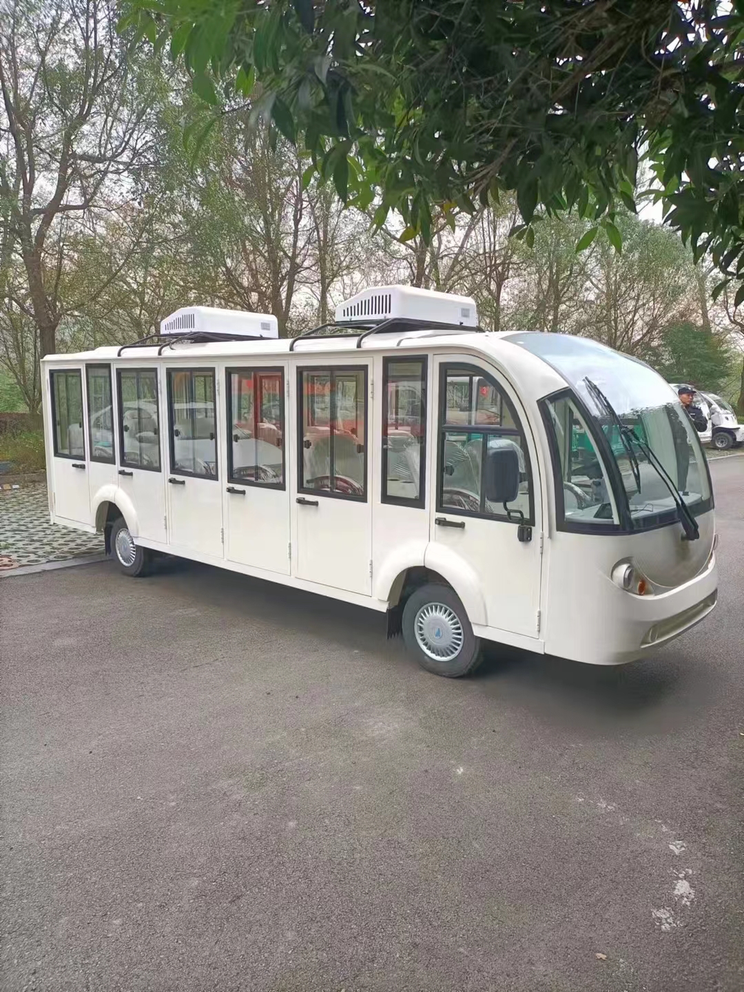 11座封闭观光电动车 缩略图 3