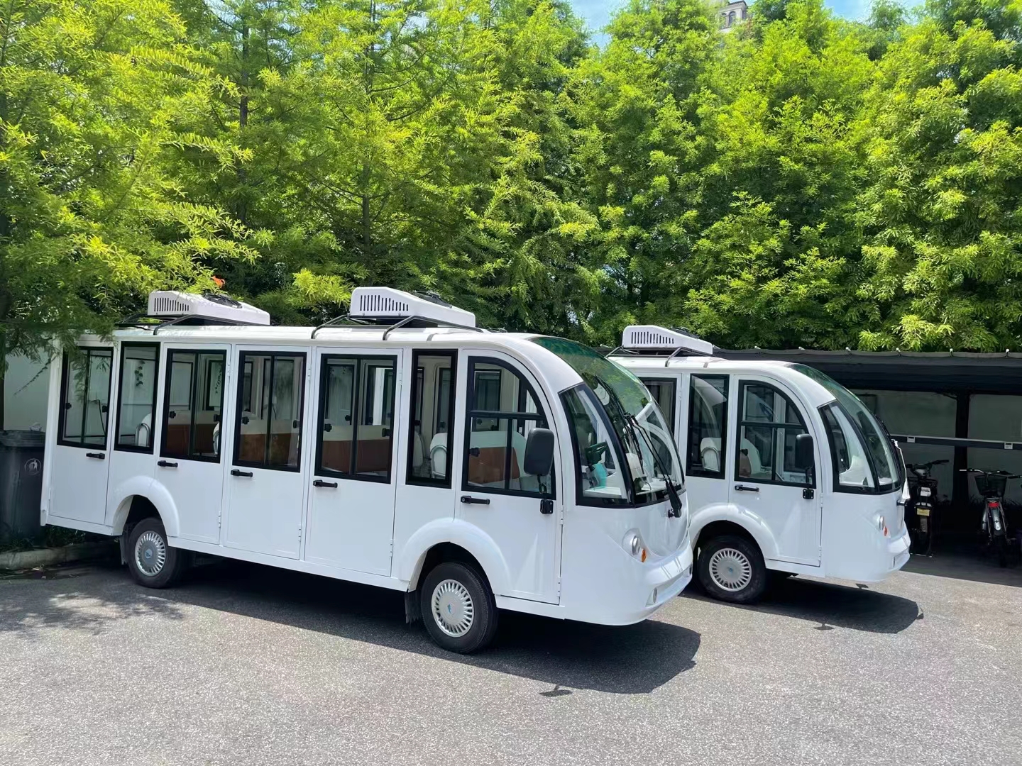 11座封闭式电动观光车 缩略图 4